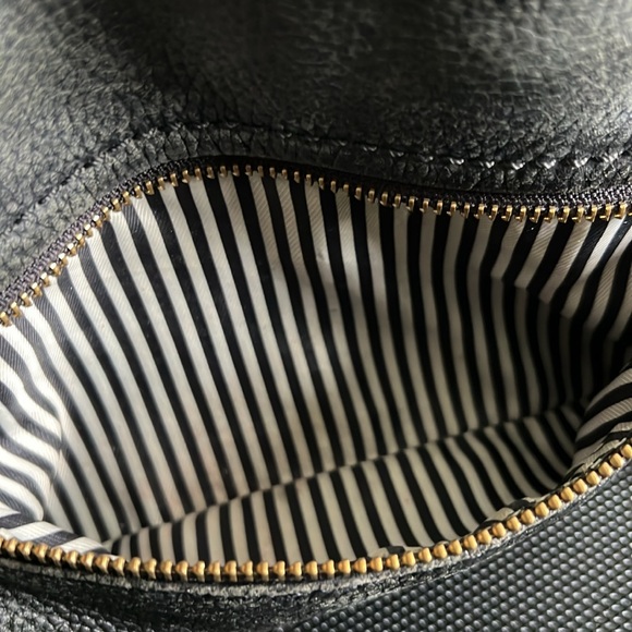 ⭐️ KATE SPADE Black Leather crossbody purse ⭐️ - Picture 7 of 9